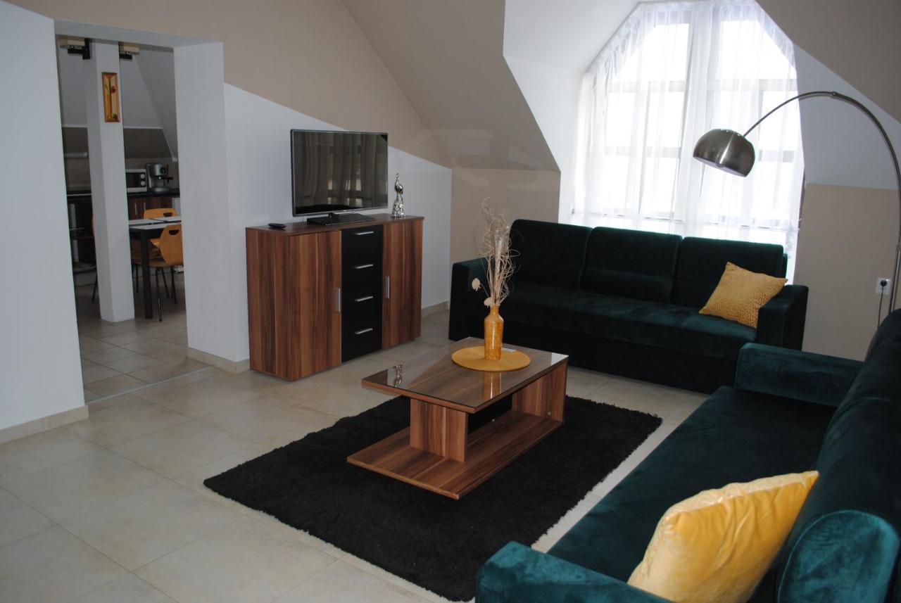 Dog Friendly Dom, Apartamenty Wichrowe Wzgorza Z Basenem Brenna 乌斯特龙 外观 照片